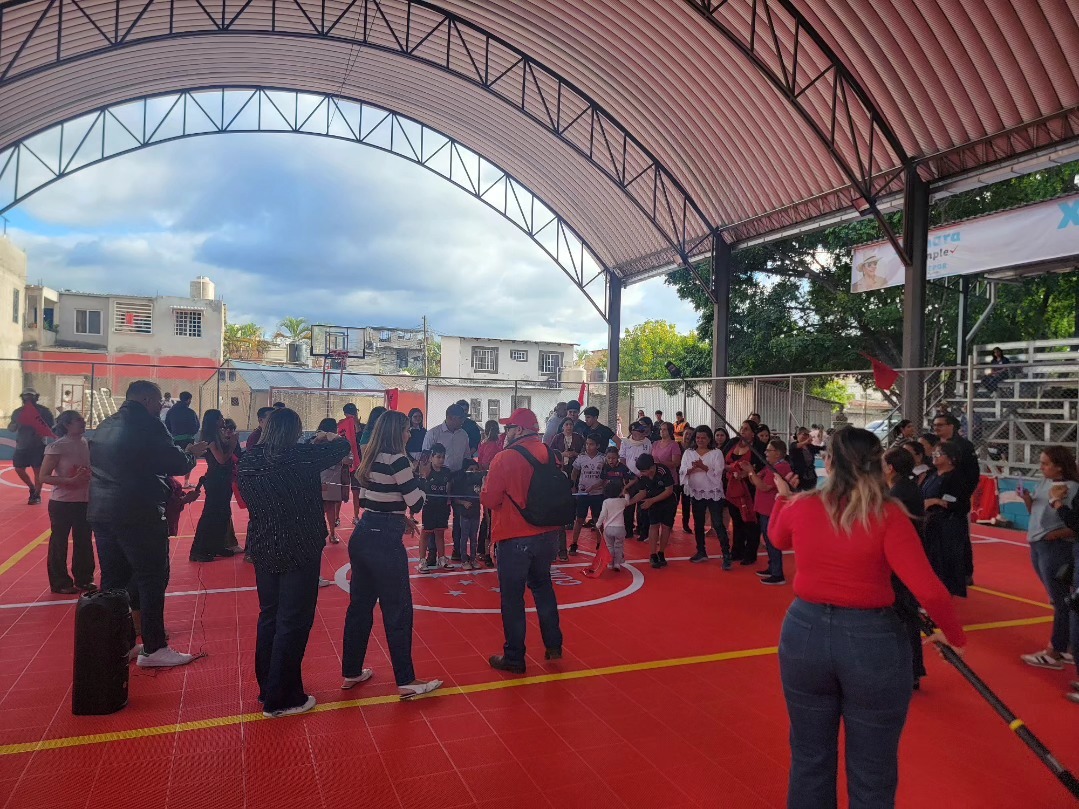 Gobierno inaugura la cancha deportiva número 102 en la colonia Bernardo Dazzi de Tegucigalpa

 ...